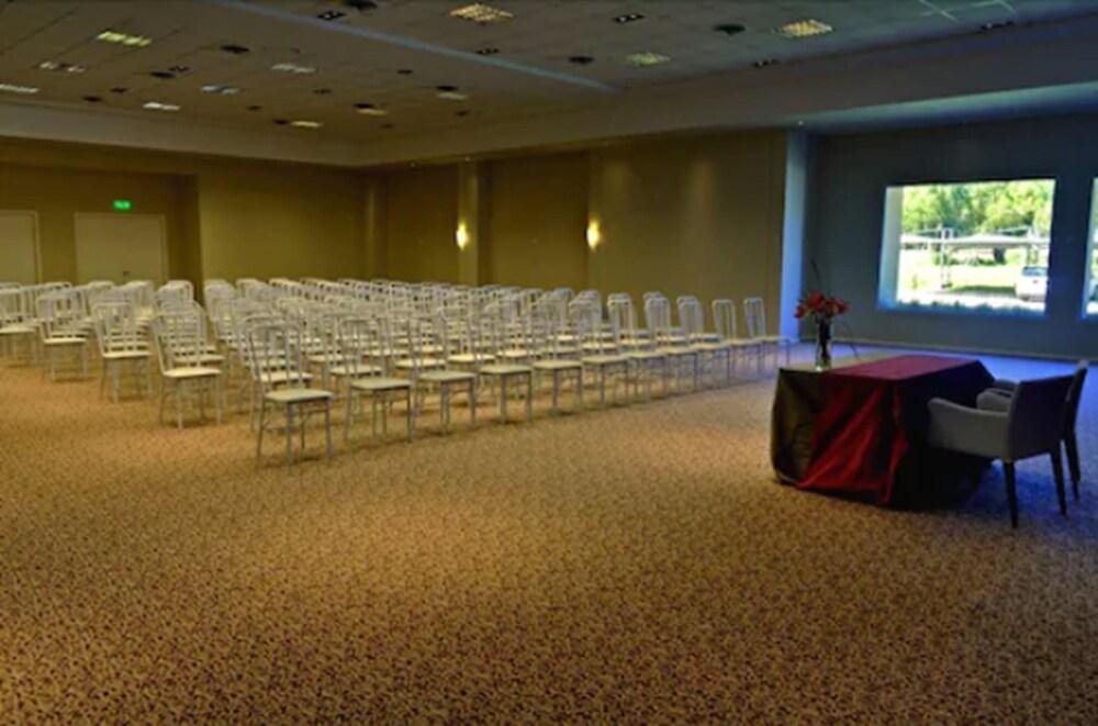 אלמאפוארטה Howard Johnson Hotel Piedras Moras מראה חיצוני תמונה