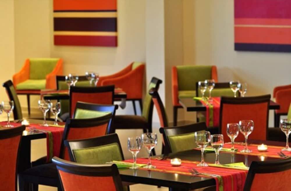 אלמאפוארטה Howard Johnson Hotel Piedras Moras מראה חיצוני תמונה